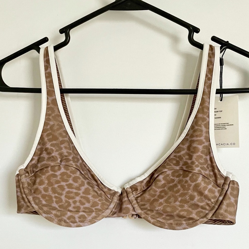 Acacia Ruby top in sahara, size medium. BNWT.